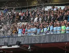 包含足总杯转会期再迎强敌，皇家社会完成体检，主帅态度——压力陡增，资深球员宣示担当的词条