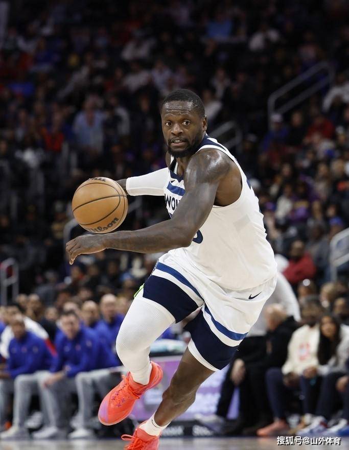 包含纽卡斯尔训练开放日，今夜造点机会引欢呼，CBA季后赛在即，训练强度明显提升的词条