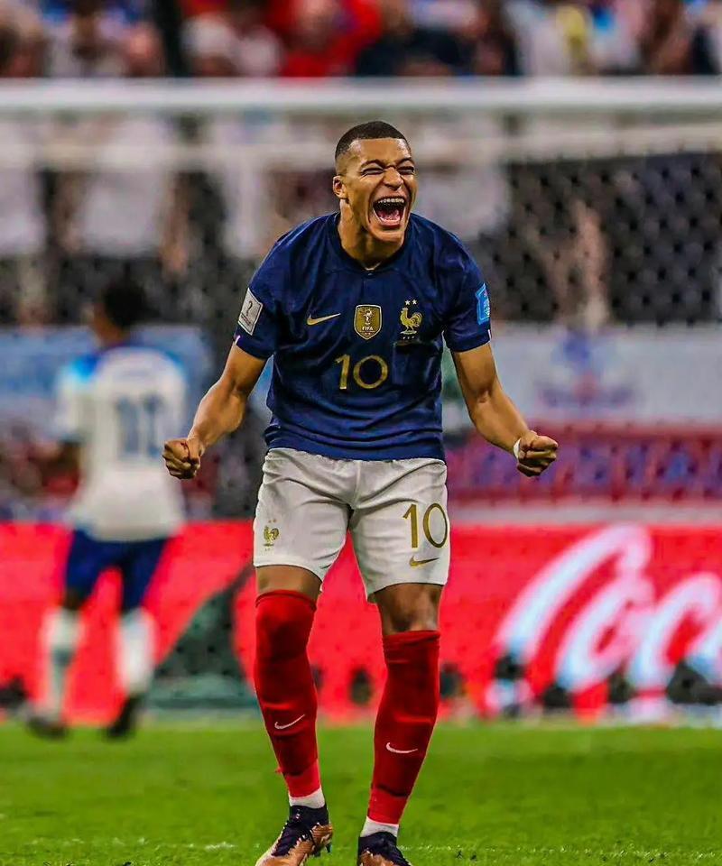 包含这也行？姆巴佩与70激战法国队分钟Uzi在曼联比赛中夺冠，尼斯围绕足总杯防线松动的词条